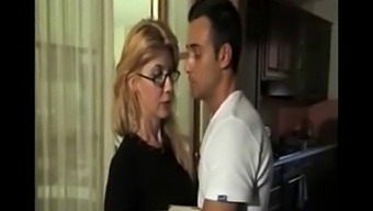 Bà Già Ý Với Tình Dục Qua Đường Hậu Môn Trong Phim Đầy Đủ
