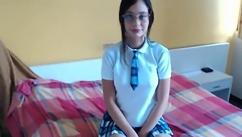 Amateur Teen Records Schoolgirl Cousin'S First Blowjob