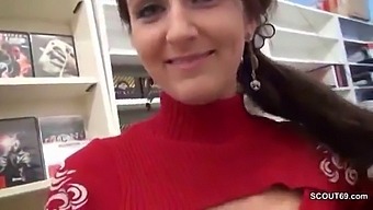 Hardcore Adolescente Tedesca Viene Scopata E Incinta In Un Video Store