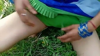 Country Living Boyfriend Gets A Close-Up View Of Desi Pussy During Outdoor Sex