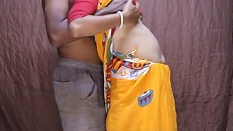 Indian Aunty In Saree Blouse And Petticoot Gets Fucked And Sucked By Husband'S Friends