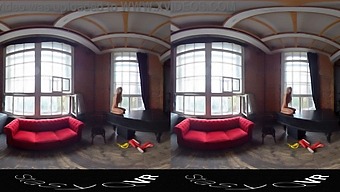 Marbellaq와 Stasyqvr 스타가 부츠와 금발이 등장하는 핫한 180도 Vr 포르노 비디오에 출연합니다