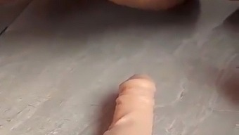 Frumoasele Femei Grase Cu Pradă Mare Se Bucură De Jocul Intens Cu Dildo-Uri
